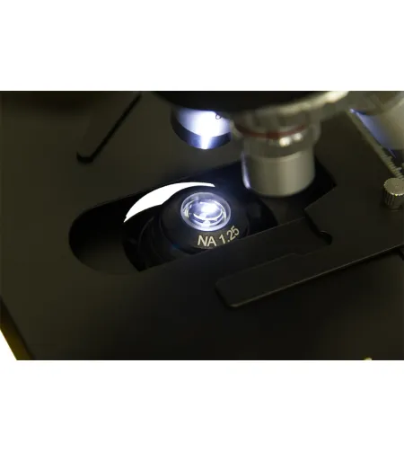 Levenhuk 720B Binokulārais mikroskops