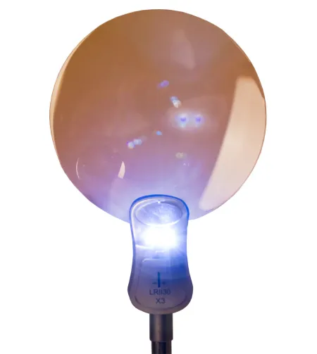 Galda Lupa ar Apgaismojumu un Lokano Stiprinājumu Levenhuk Zeno D5 PLUS ( 2-6x)